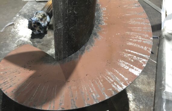 コンベア製造業者ではスクリュー羽根の製作依頼を承っております